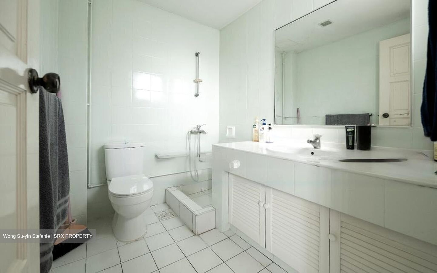 Palm Grove Avenue (D19), Terrace #457008091